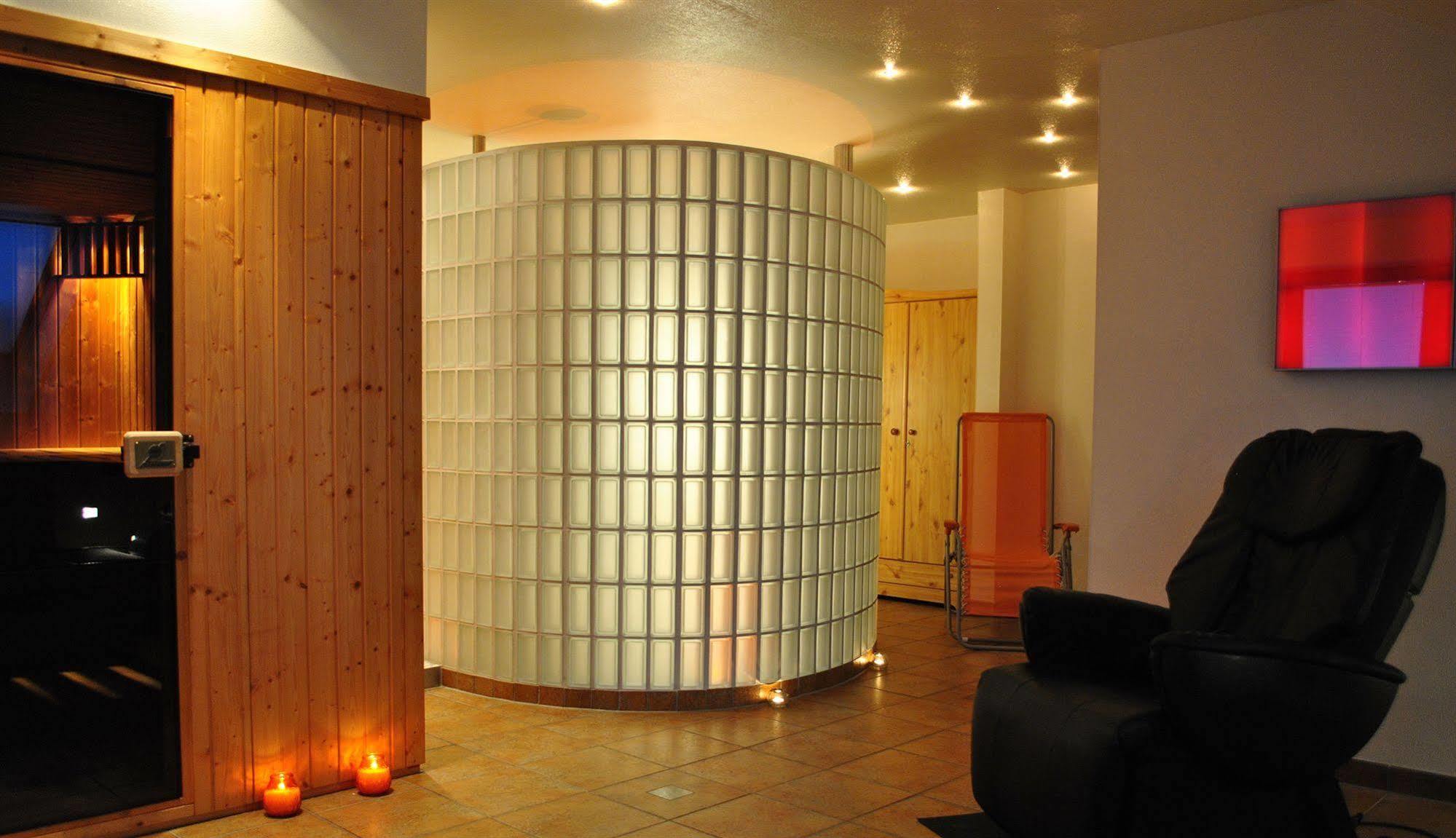 Hotel Hellers Twenty Four I -24H-Check-In- Friedrichshafen Exteriér fotografie